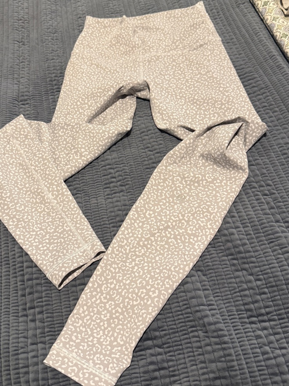 Lululemon Wunder train High-waist Light Gray leggings 28”